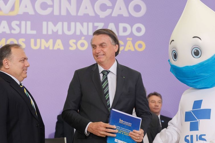 Pazuello ee Bolsonaro